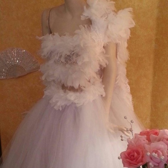 60\'s Style White Chandelle Feather Hat Headpiece